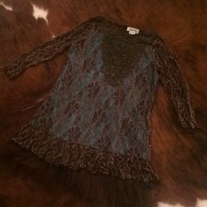 Lace boutique tunic top!